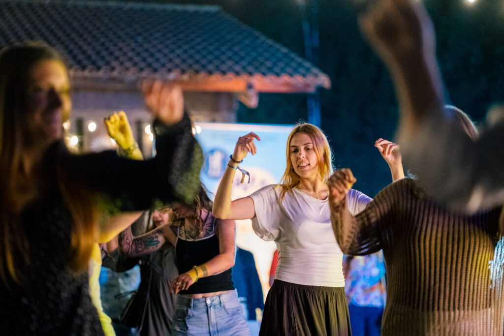 GastroPrau Fest Gijón: público bailando frente al escenario