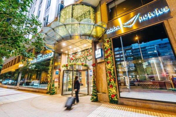 entrada-hotel-abba-madrid-noche