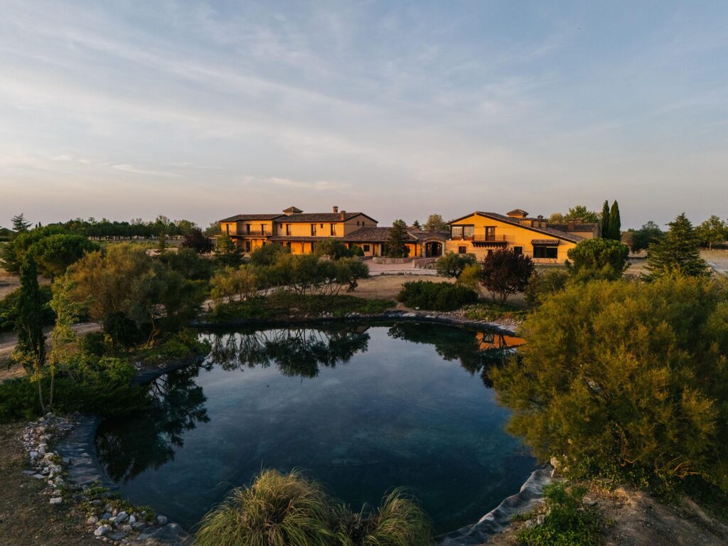 Vista aérea del Hotel ABBA Tiedra y su entorno rural