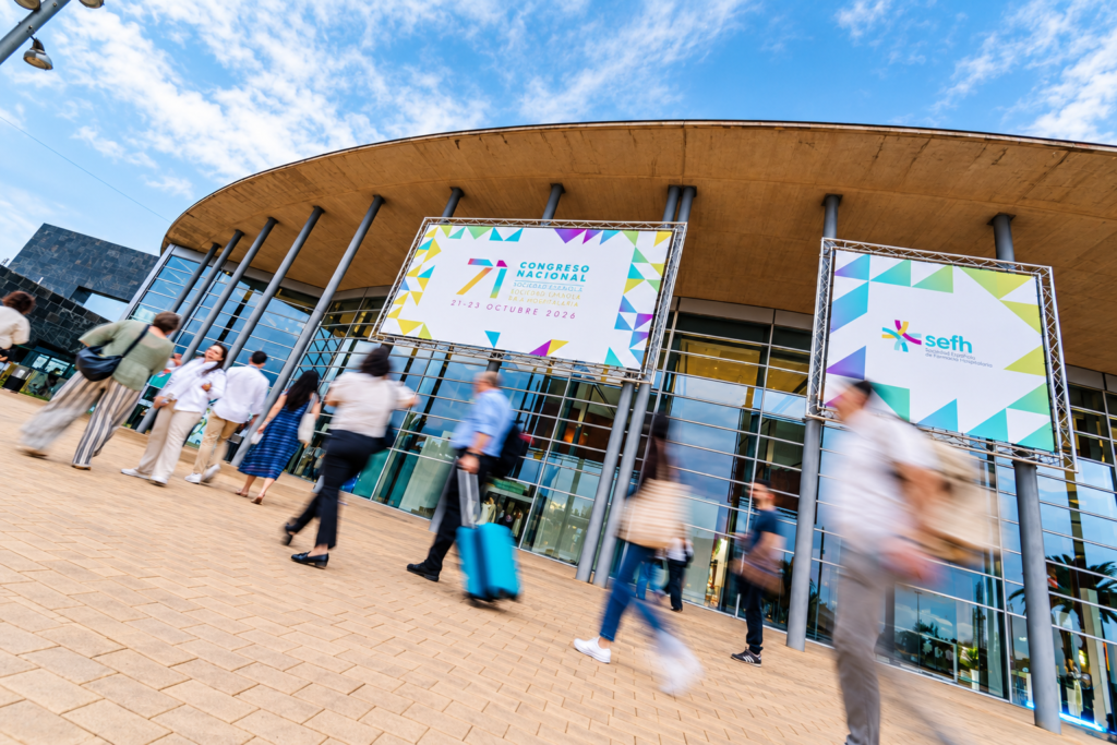 Entrada de personas a un congreso en Expomeloneras, Gran Canaria